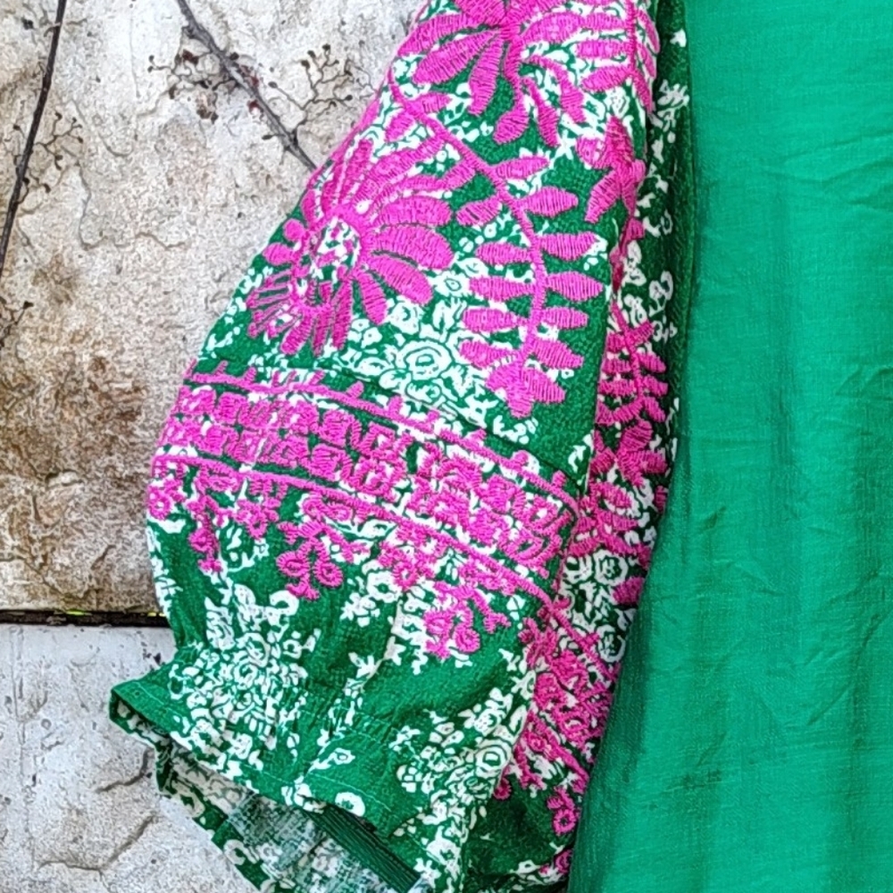 NEW THML Anthropologie Embroidered Puff Sleeve Green Top M - Picture 7 of 7